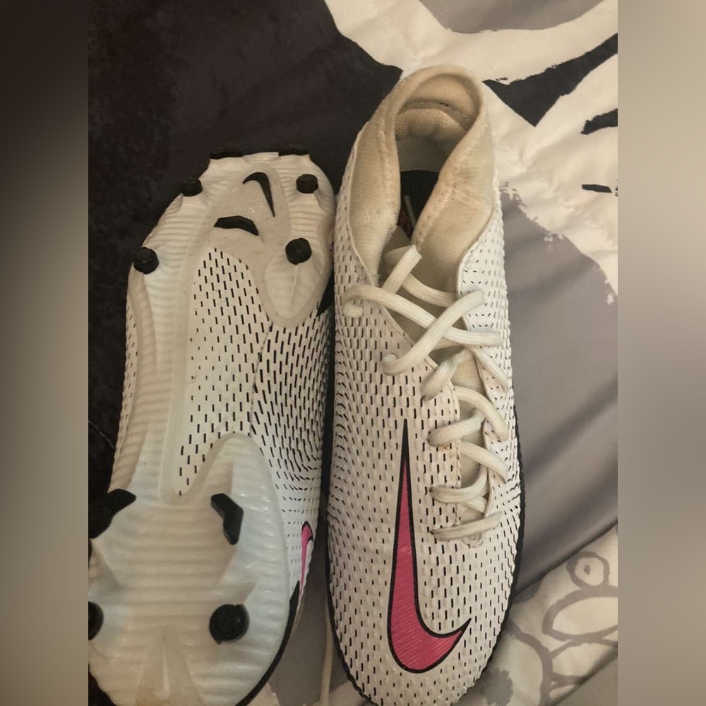 Soccer cleats